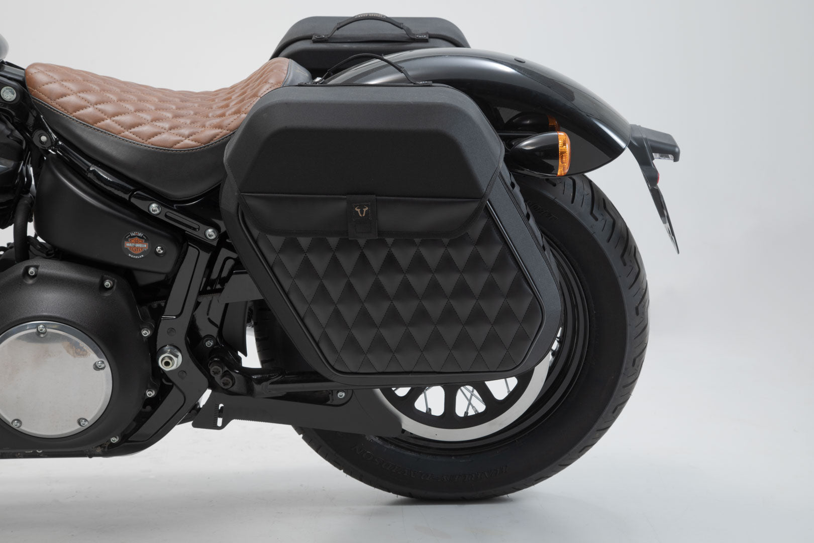 SW-MOTECH Soporte lateral SLH izquierdo LH2 Softail StrBob (17-)Standard (20-). Para LH2.
