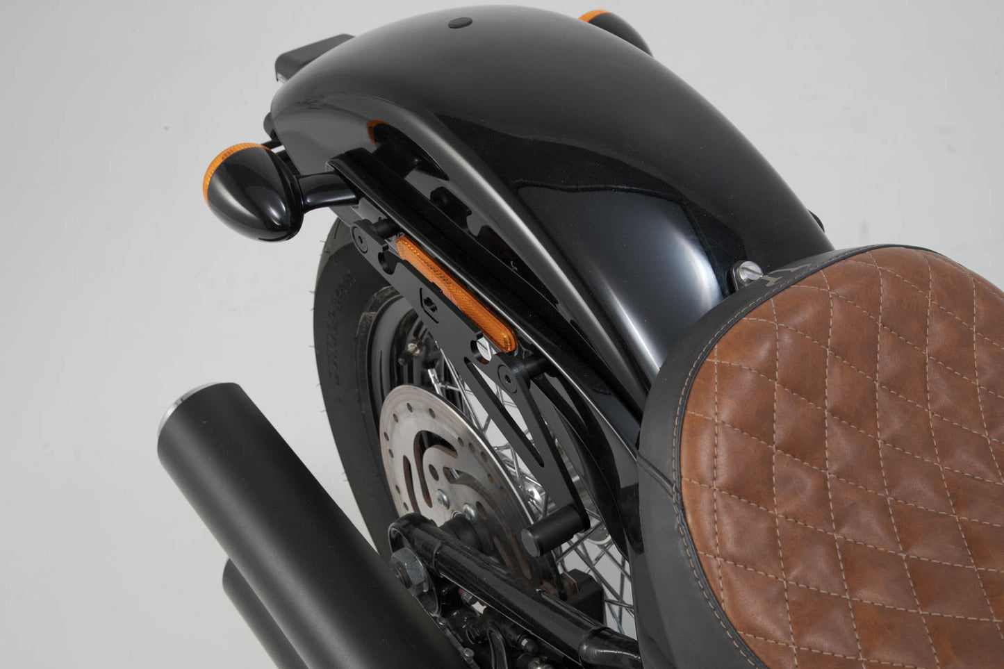 SW-MOTECH Soporte lateral SLH derecho LH1 Harley-Davidson Street Bob/Slim/Standard. Per LH1.