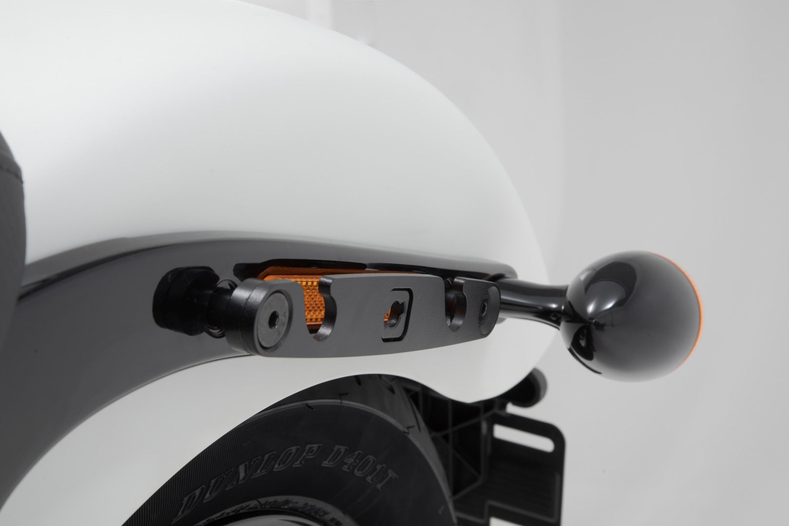 SW-MOTECH Soporte lateral SLH izquierdo LH2 Harley-Davidson Softtail Slim (17-). Para LH2.
