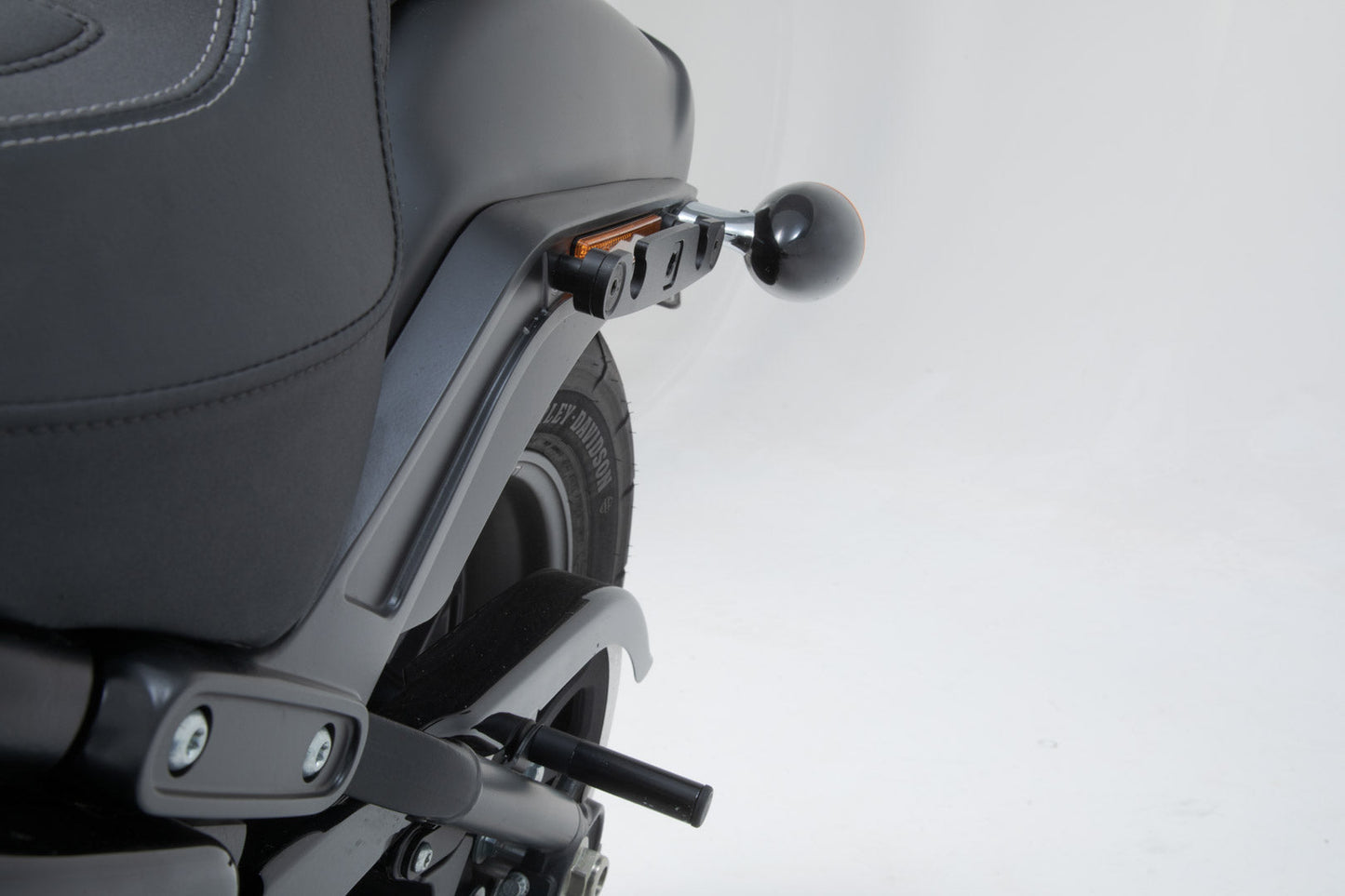SW-MOTECH Soporte lateral SLH izquierdo LH2 Harley-Davidson Softail Fat Bob/S (17-). Para LH2.