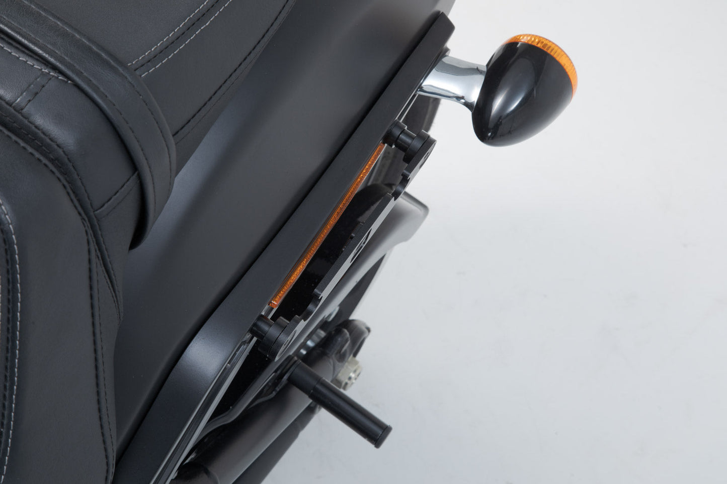 SW-MOTECH Soporte lateral SLH izquierdo LH2 Harley-Davidson Softail Fat Bob/S (17-). Para LH2.