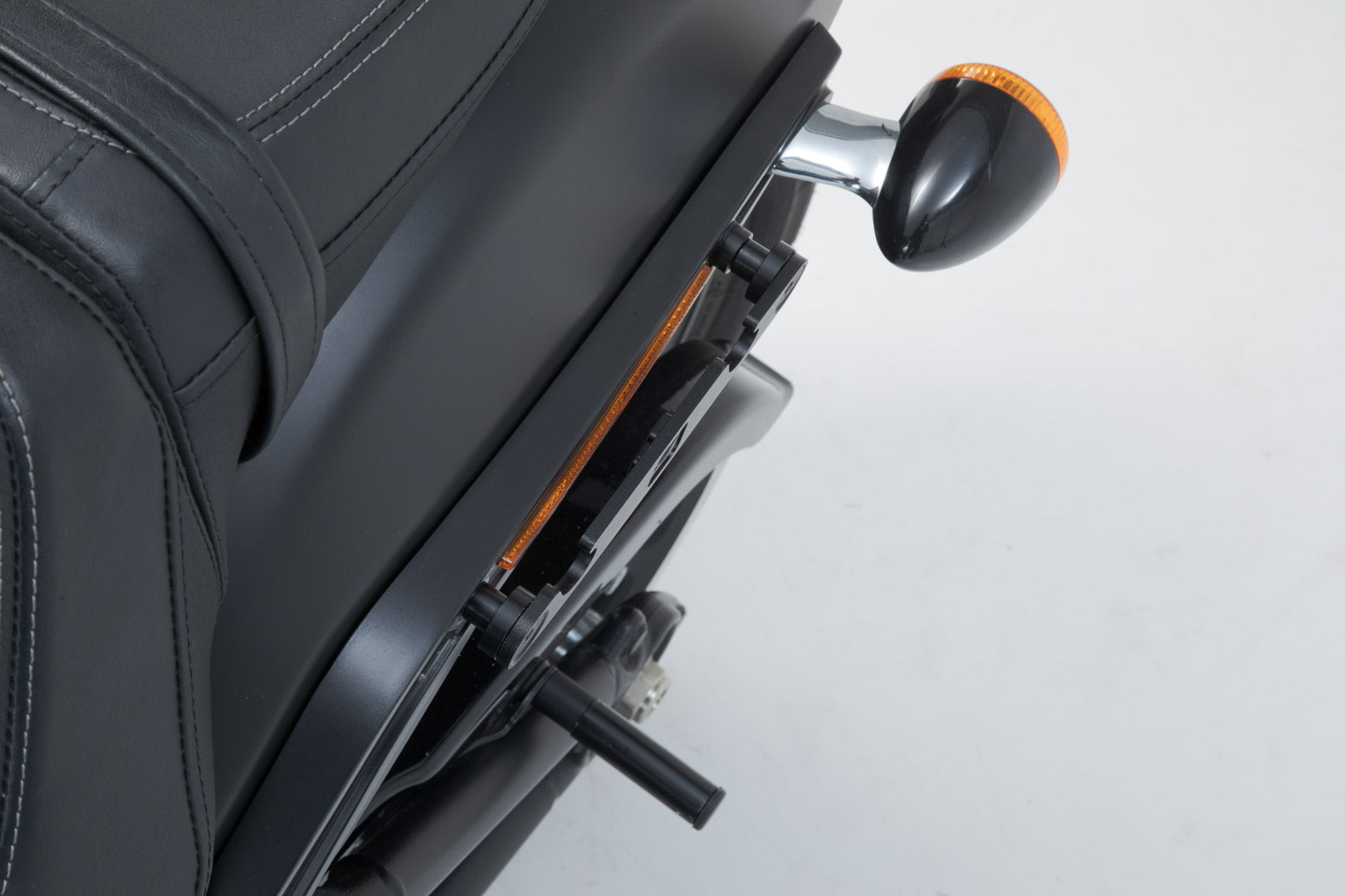 SW-MOTECH Soporte lateral SLH izquierdo LH2 Harley-Davidson Softail Fat Bob/S (17-). Para LH2.