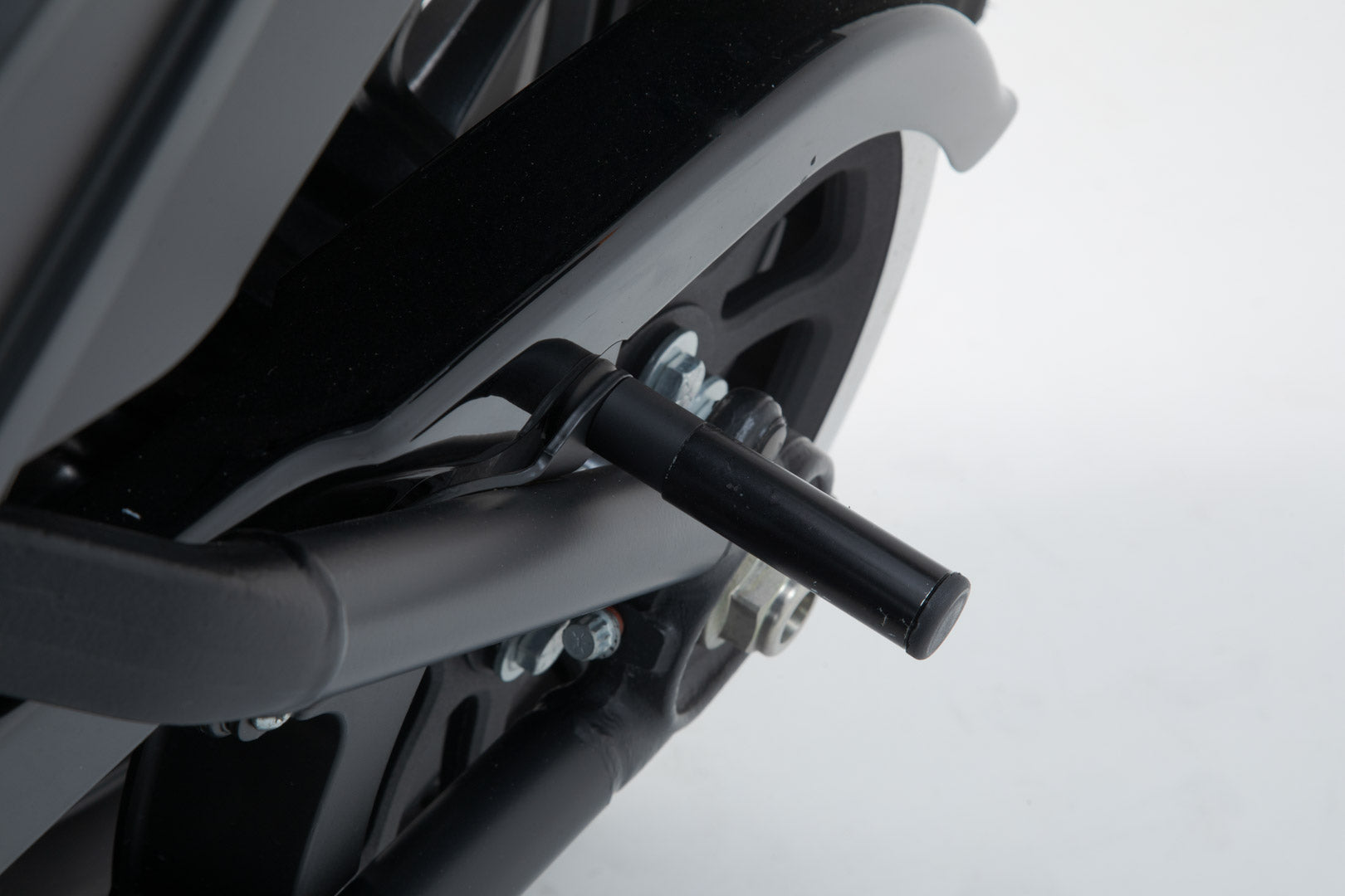 SW-MOTECH Soporte lateral SLH izquierdo LH2 Harley-Davidson Softail Fat Bob/S (17-). Para LH2.