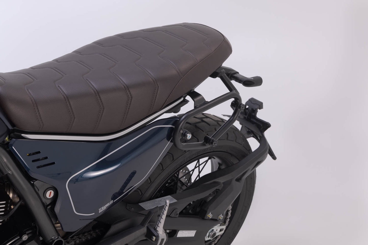 SW-MOTECH SLC soporte lateral izquierdo Modelos Ducati Scrambler (23-).