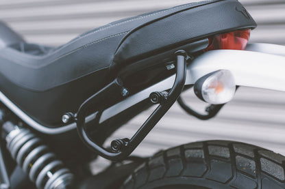 SW-MOTECH Soporte lateral izquierdo SLC Modelos Ducati Scrambler (14-).