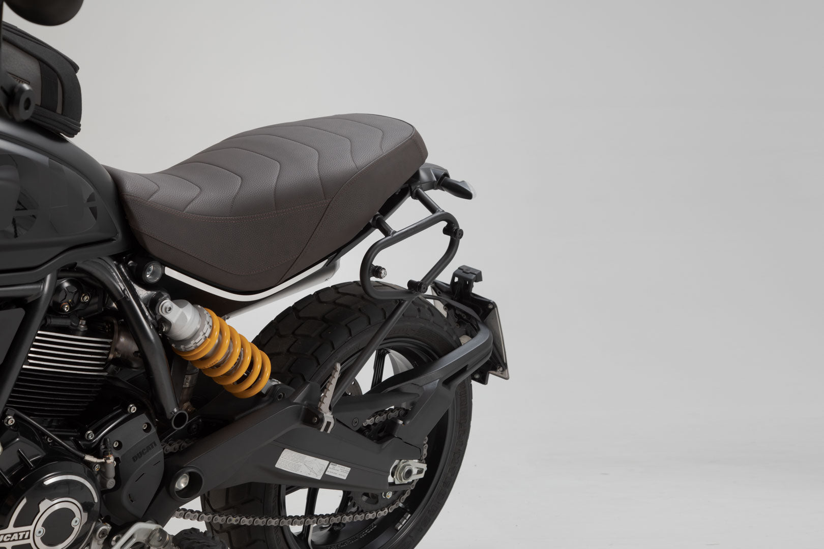 SW-MOTECH Soporte lateral izquierdo SLC Modelos Ducati Scrambler.
