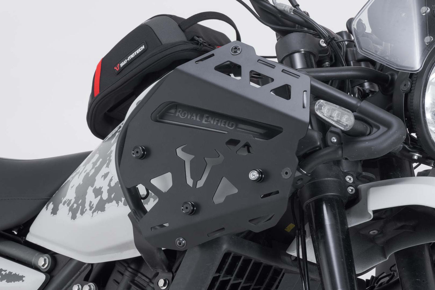SW-MOTECH Soporte lateral derecho SLC para barras prot. orig Royal Enfield Himalayan 450 (23-).