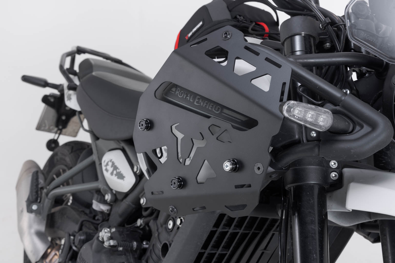 SW-MOTECH Soporte lateral derecho SLC para barras prot. orig Royal Enfield Himalayan 450 (23-).