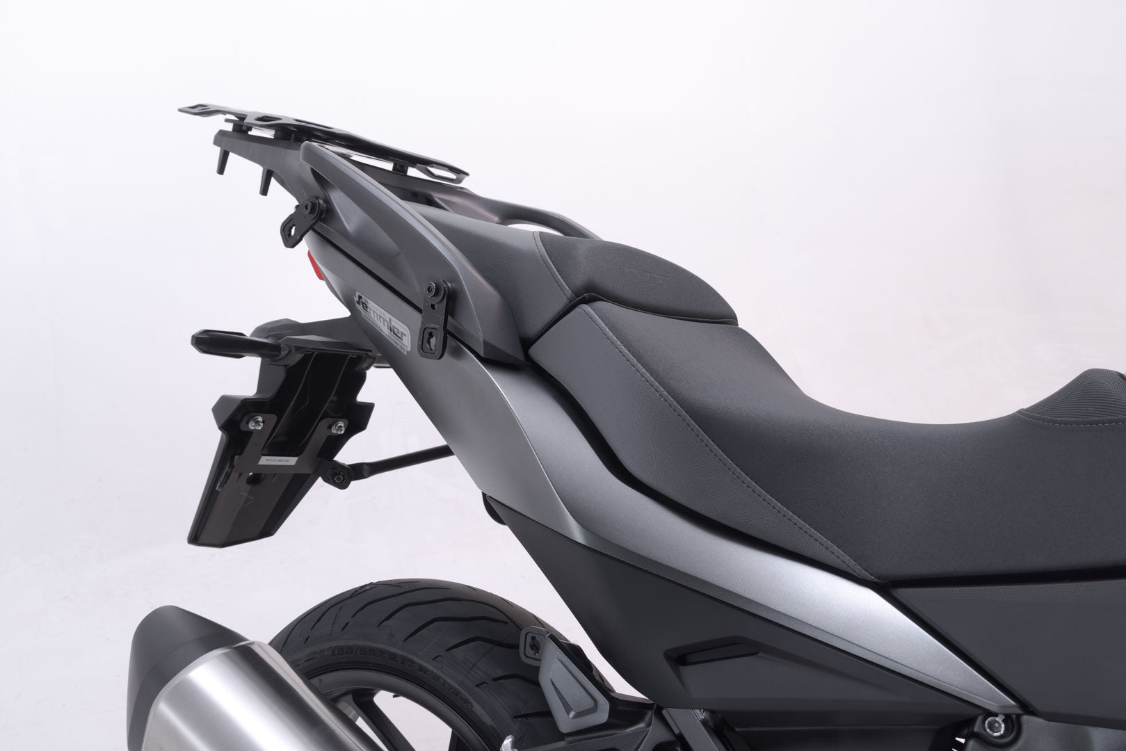 SW-MOTECH Soporte lateral PRO Negro. Honda NT1100 (21-).