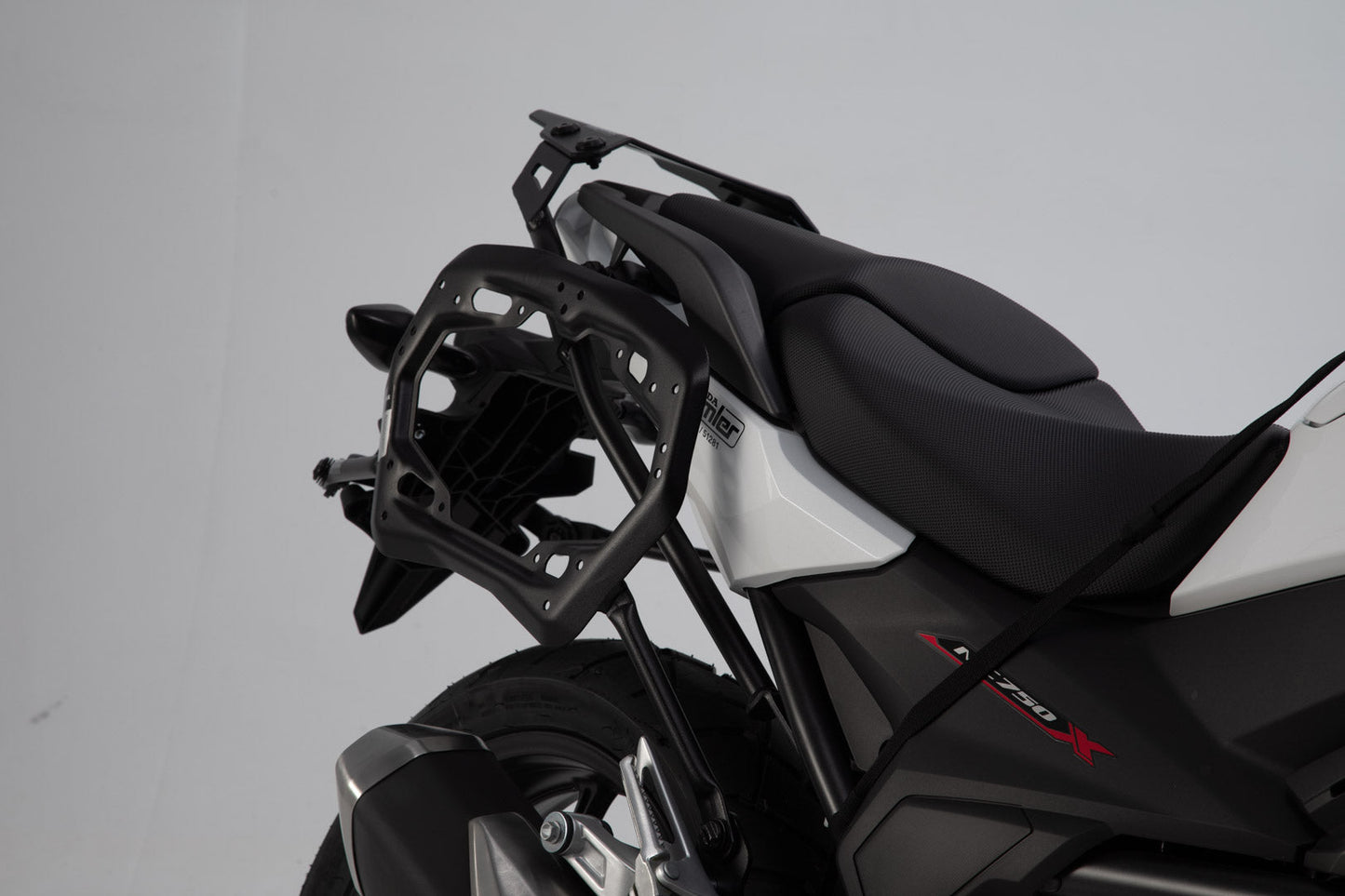 SW-MOTECH Soporte lateral PRO Negro. Honda NC750X/XD NC750S/SD.