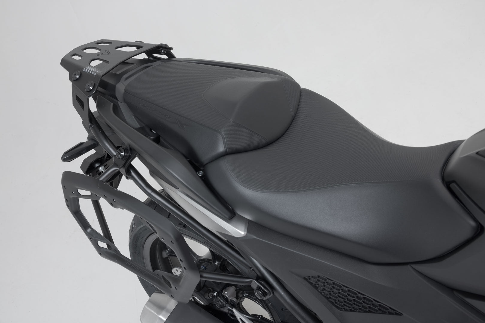SW-MOTECH Soporte lateral PRO Negro. Honda NC750X/XD (20-).