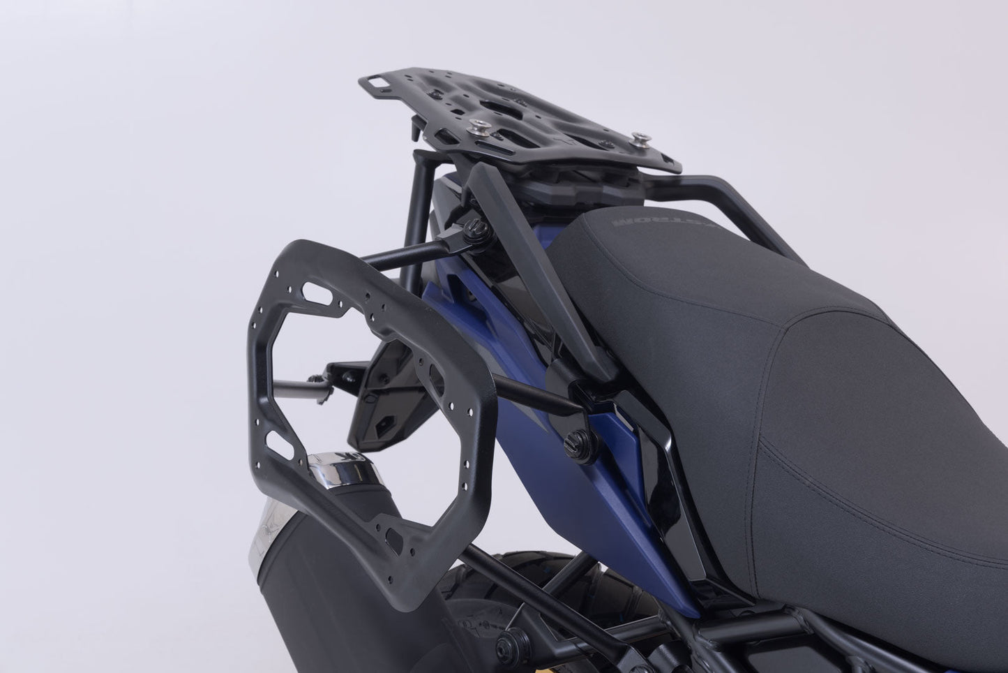 SW-MOTECH Soporte lateral PRO Negro. Suzuki V-Strom 800 / 800DE (22-).