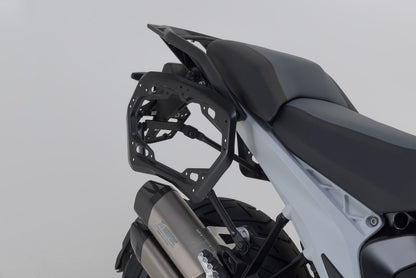 SW-MOTECH Soporte lateral PRO Negro. BMW R 1300 GS (23-).