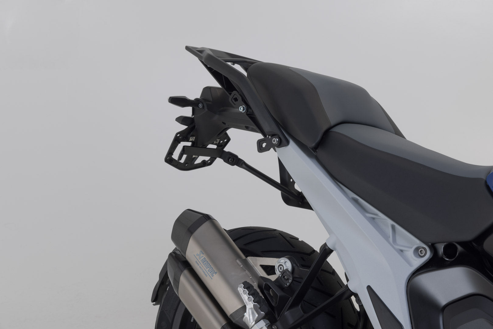SW-MOTECH Soporte lateral PRO Negro. BMW R 1300 GS (23-).