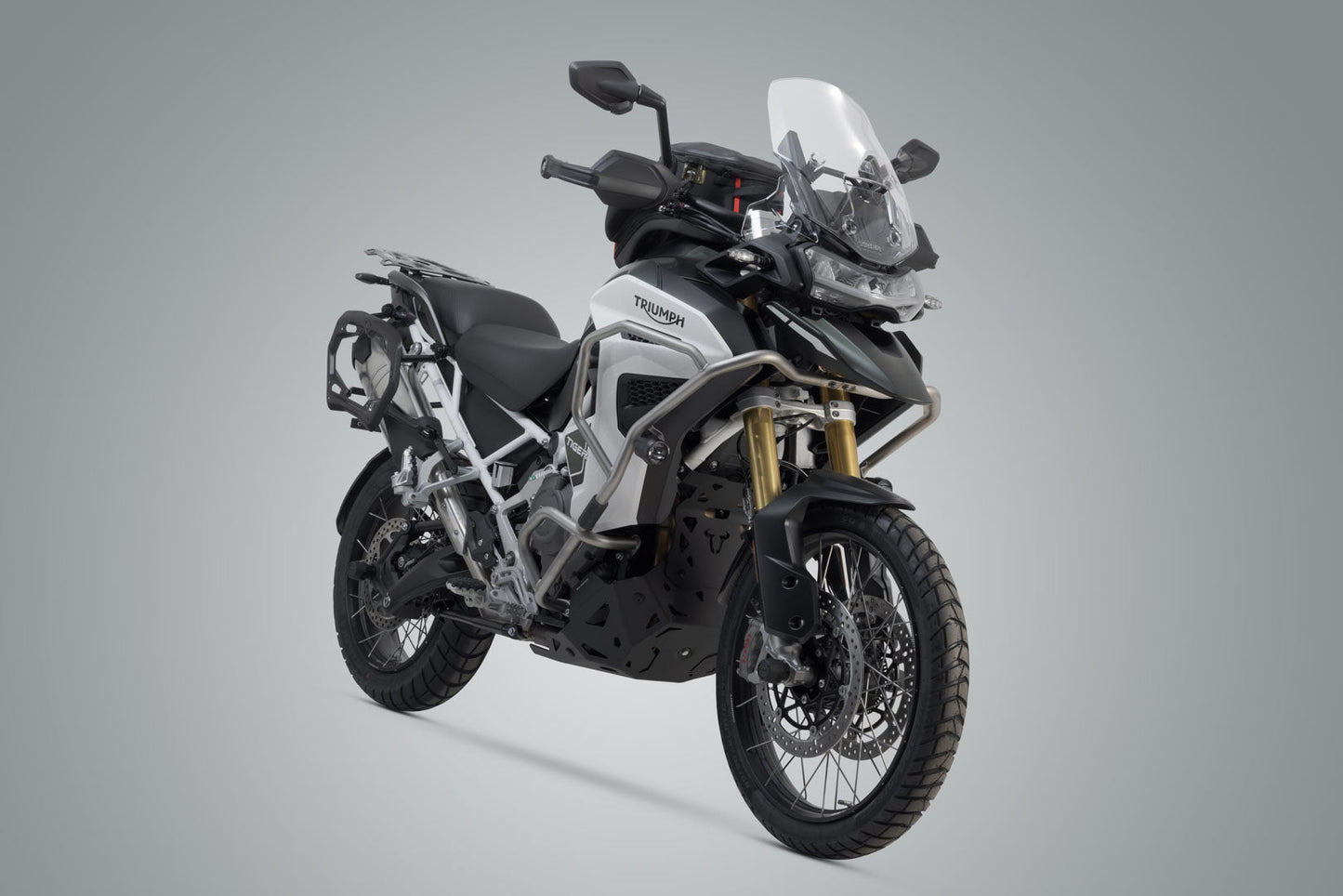 SW-MOTECH Soporte lateral PRO Negro. Tri Tiger 1200 Rally/GT Explorer (22-).