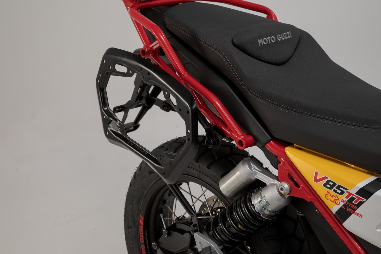 SW-MOTECH Soporte lateral PRO Negro. Moto Guzzi V85 TT (19-23).