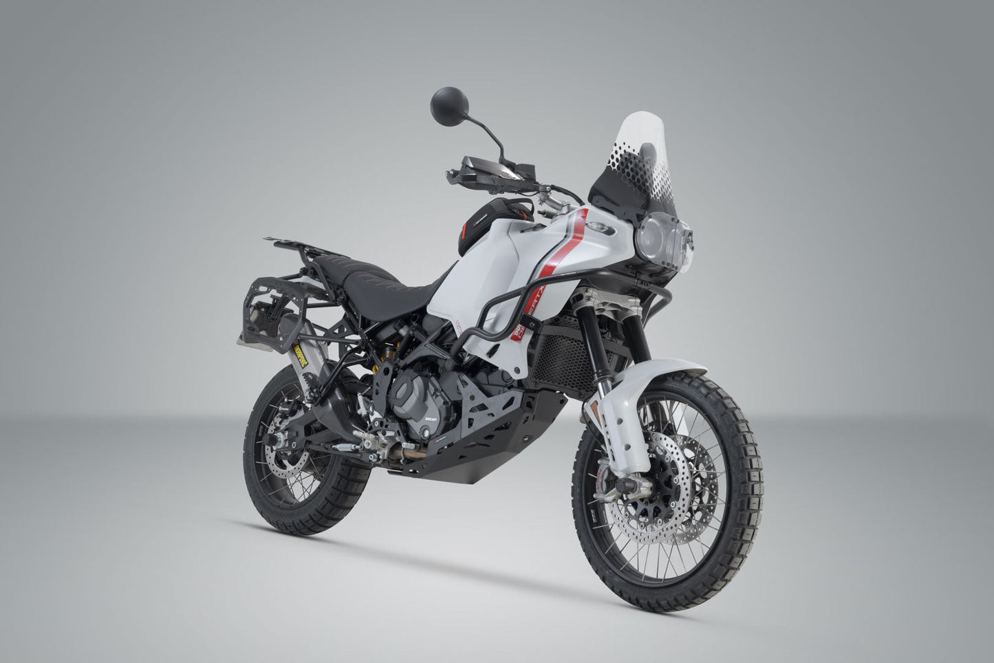 SW-MOTECH Soporte lateral PRO modelo de EE. UU. Negro. Ducati DesertX (22-) / Rally (23-).