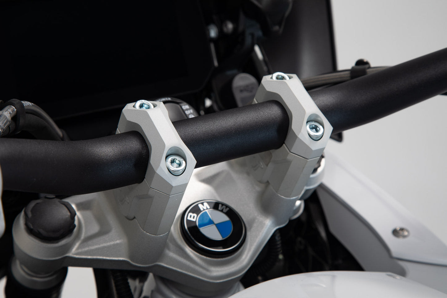 SW-MOTECH Elevador de manillar h=40 mm. Plateado. R1200GS (12-18) R1250GS (18-).