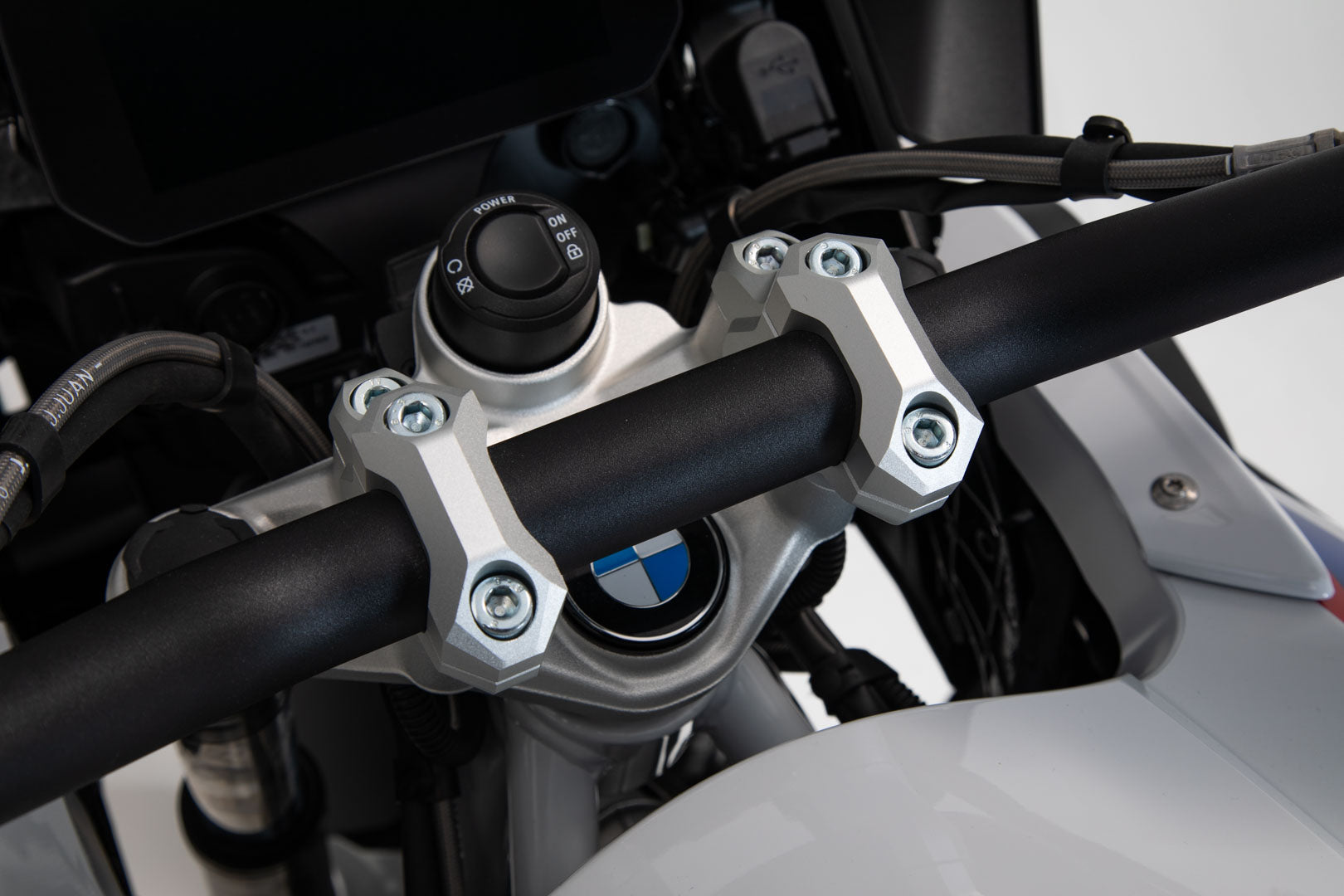 SW-MOTECH Acercador de manillar Eleva 32 mm. Acerca 20 mm. Plateado. Modelos BMW.