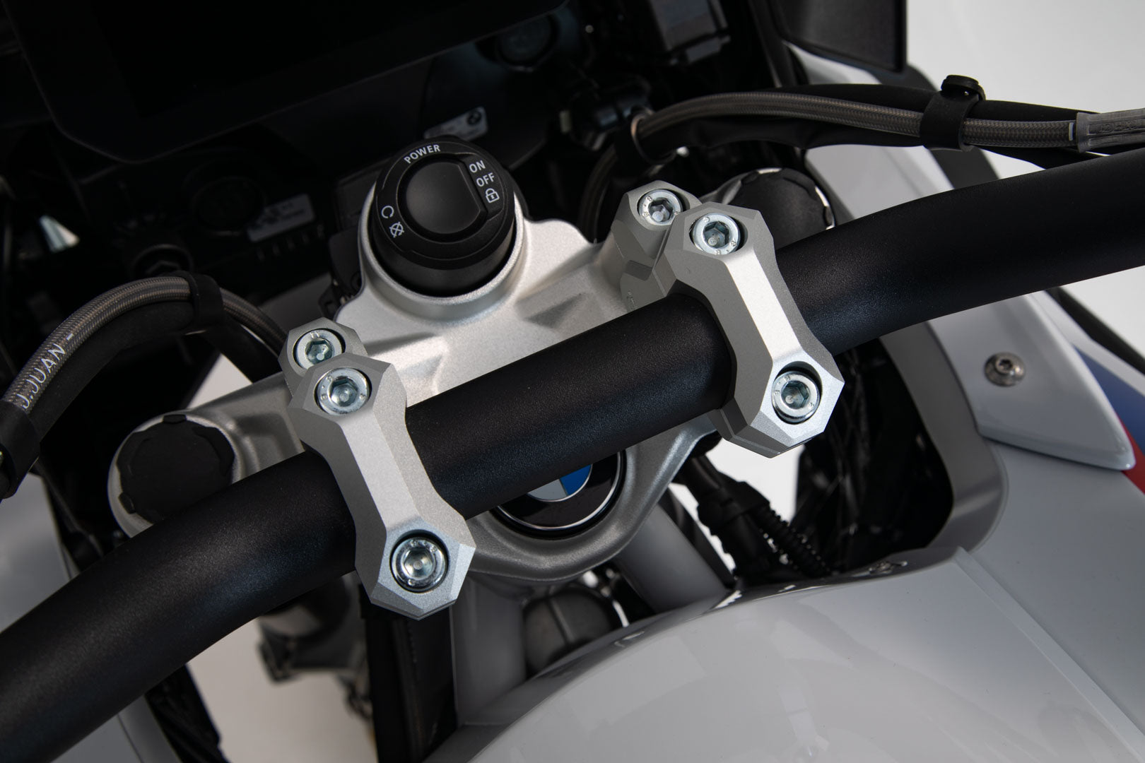 SW-MOTECH Acercador de manillar Eleva 32 mm. Acerca 20 mm. Plateado. Modelos BMW.