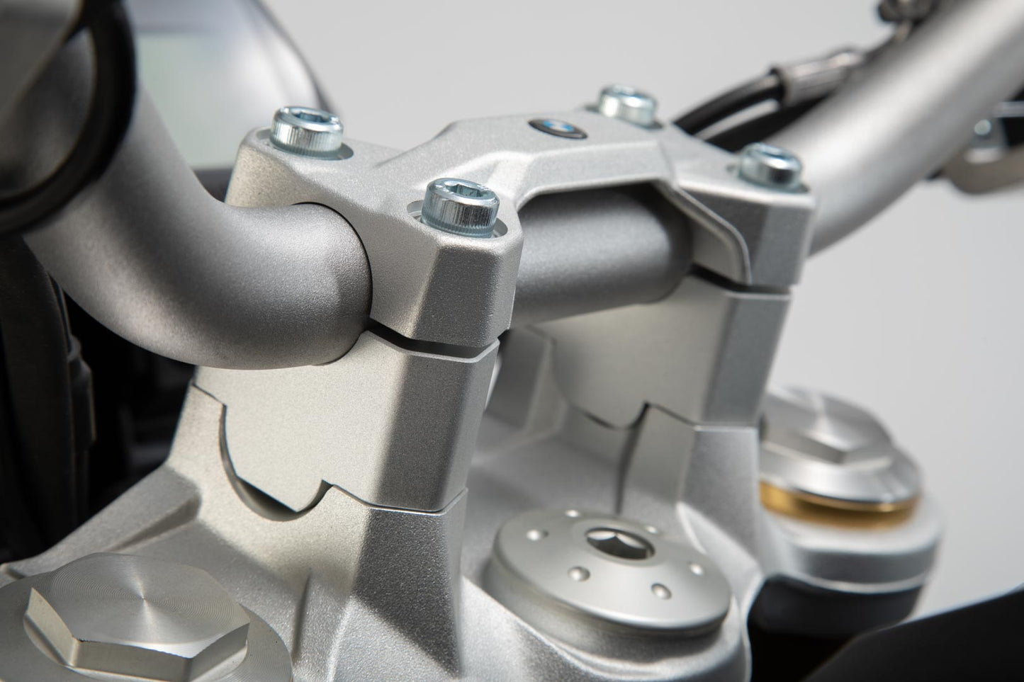 SW-MOTECH Elevador de manillar H=30 mm. Plateado. BMW F 850 GS/Adv F 900 GS.