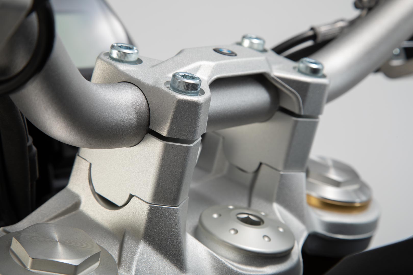 SW-MOTECH Elevador de manillar H=30 mm. Plateado. BMW F 850 GS/Adv F 900 GS.
