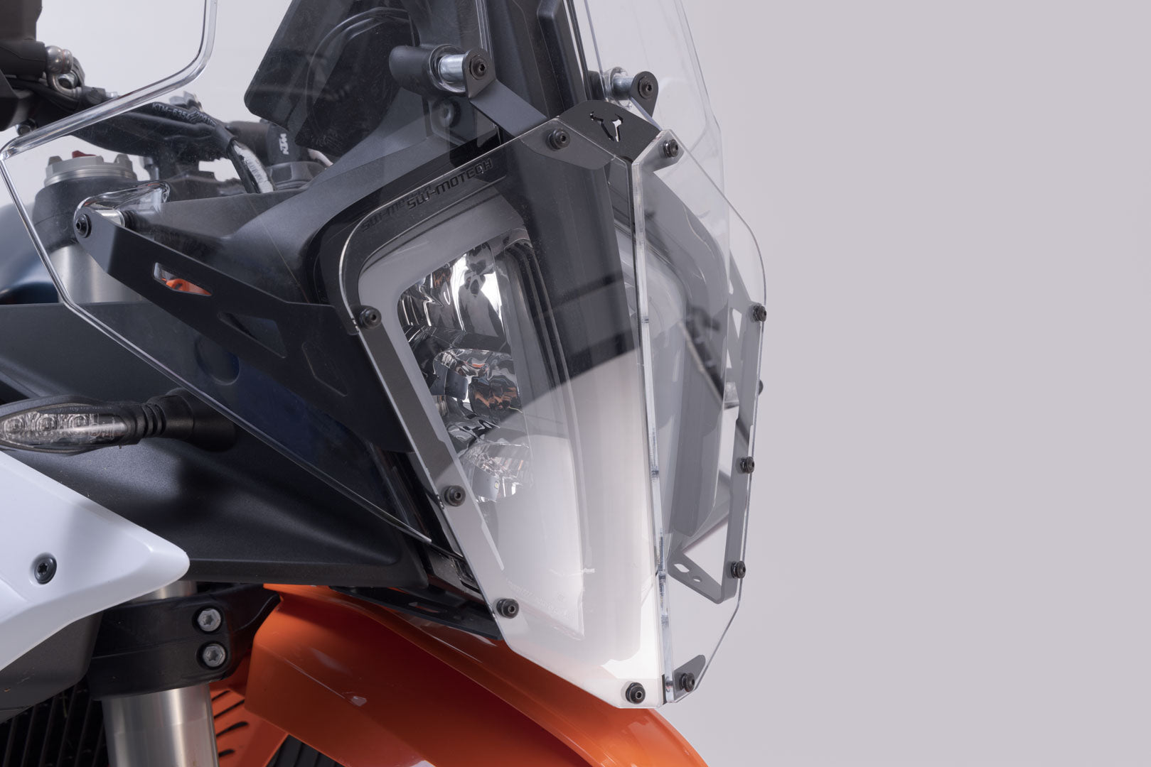 SW-MOTECH Protección de faros Soporte con embellecedor. KTM 890 Adv. R (22-).