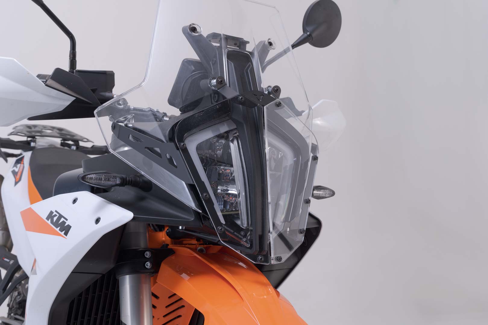 SW-MOTECH Protección de faros Soporte con embellecedor. KTM 890 Adv. R (22-).