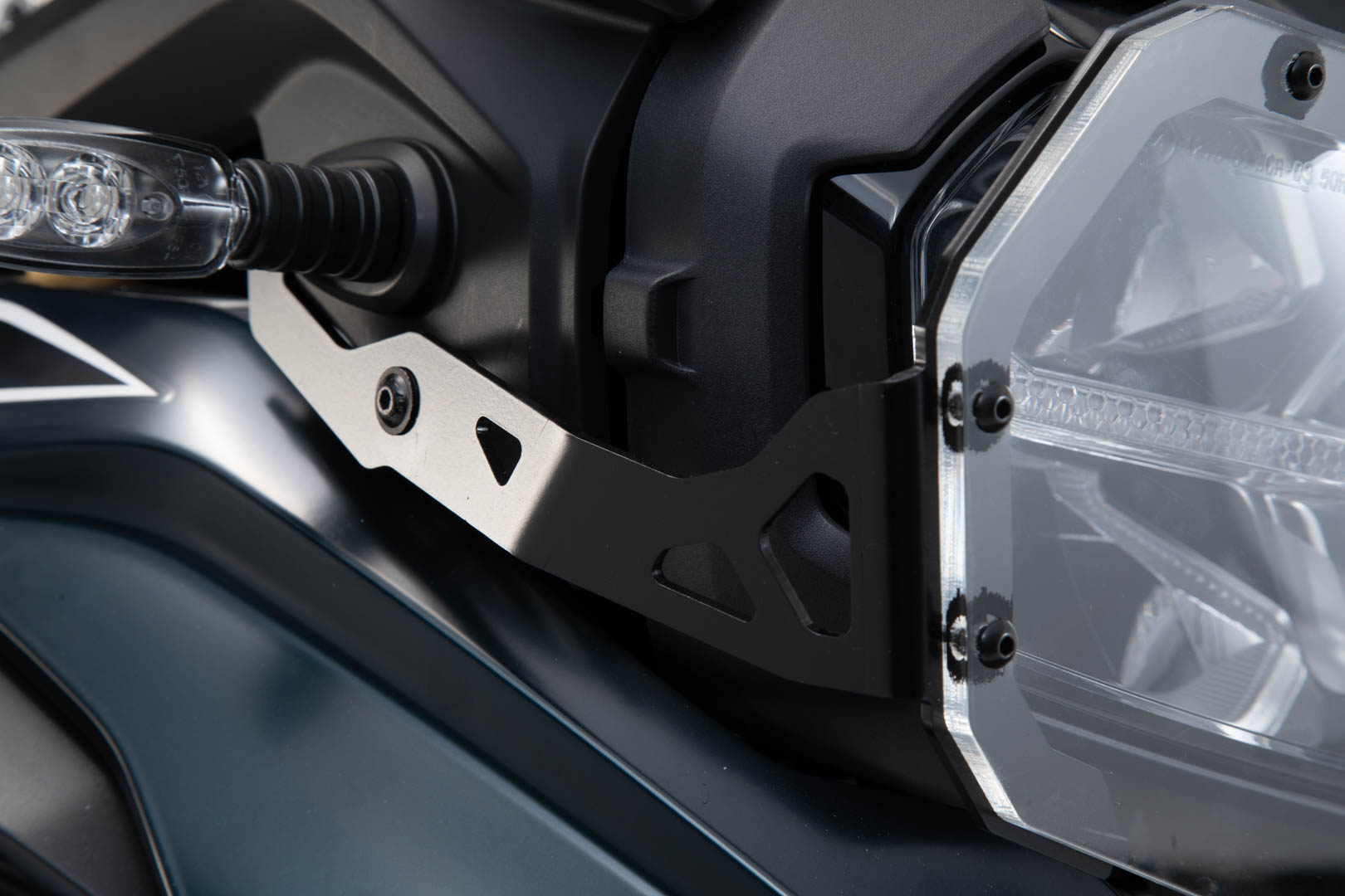 SW-MOTECH Protección de faros Soporte con bisel. BMW F 750/800/850 GS (17-).
