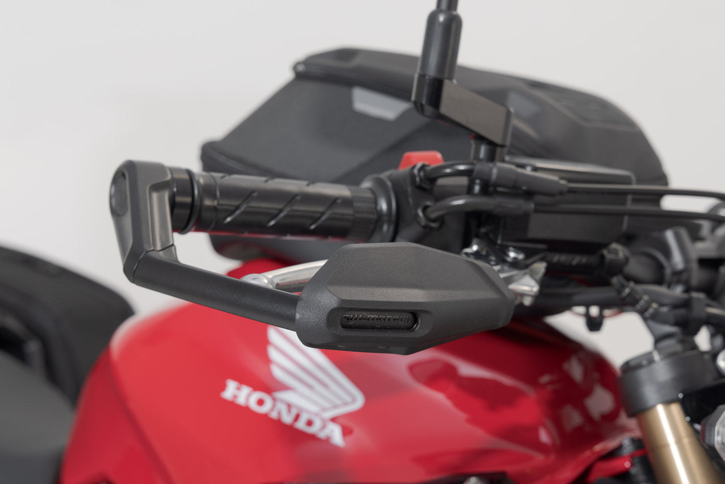 SW-MOTECH Protectores de maneta con deflector de aire Negro. Honda CB650R CB500F CB500 Hornet.