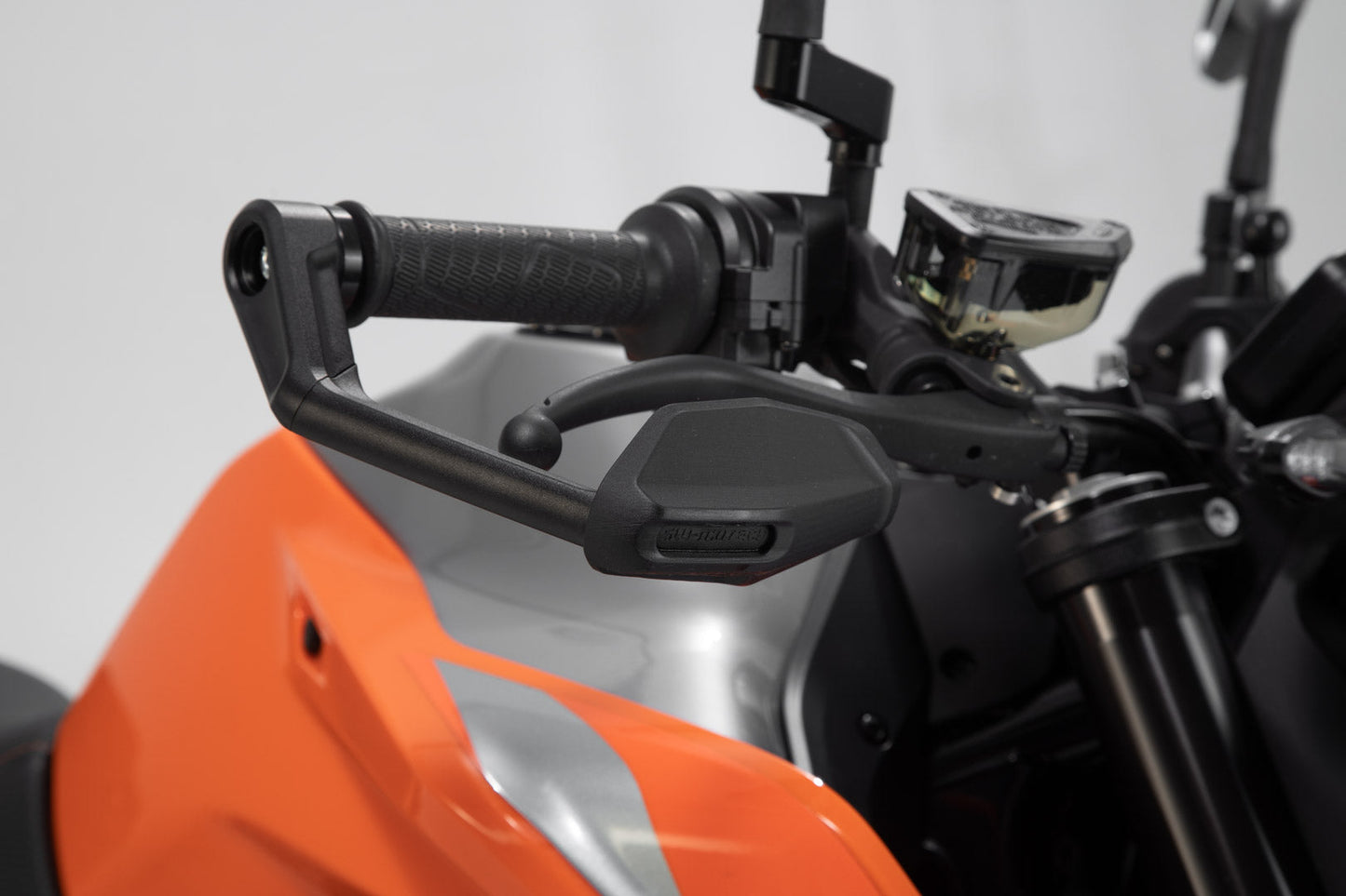 SW-MOTECH Protectores de maneta con deflector de aire Negro. Modelos KTM/ Husqvarna.