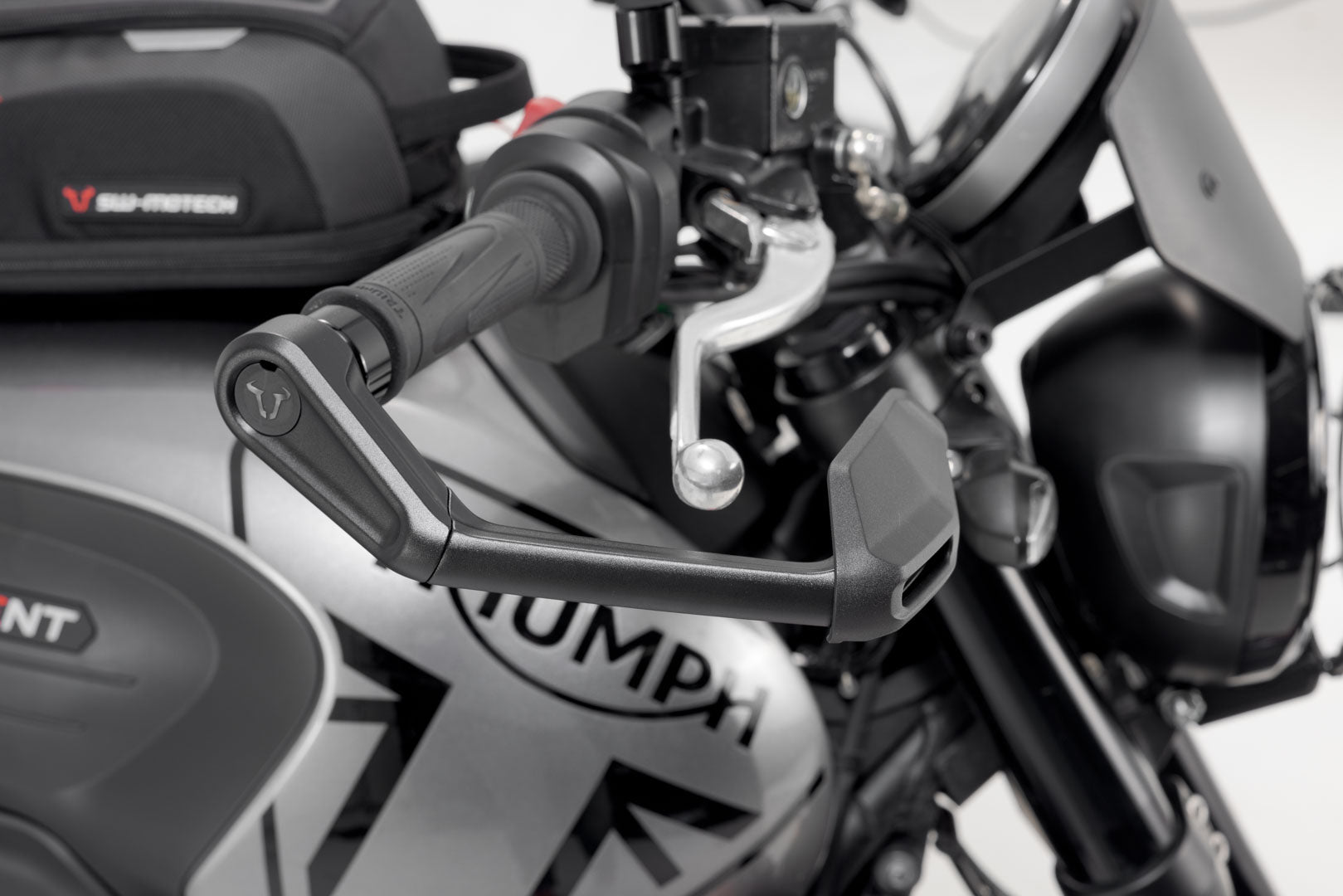 SW-MOTECH Protectores de maneta con deflector de aire Negro. Para modelos KTM / Triumph.