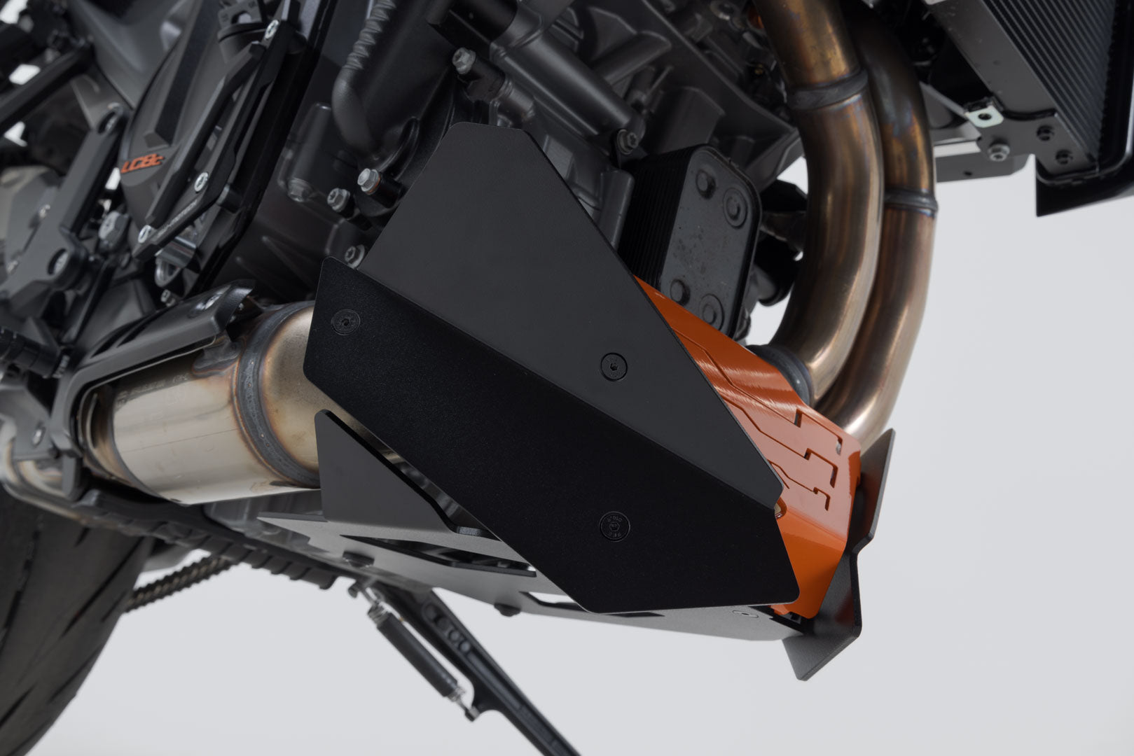 SW-MOTECH Quilla Naranja/Negro. KTM 990 Duke (23-).