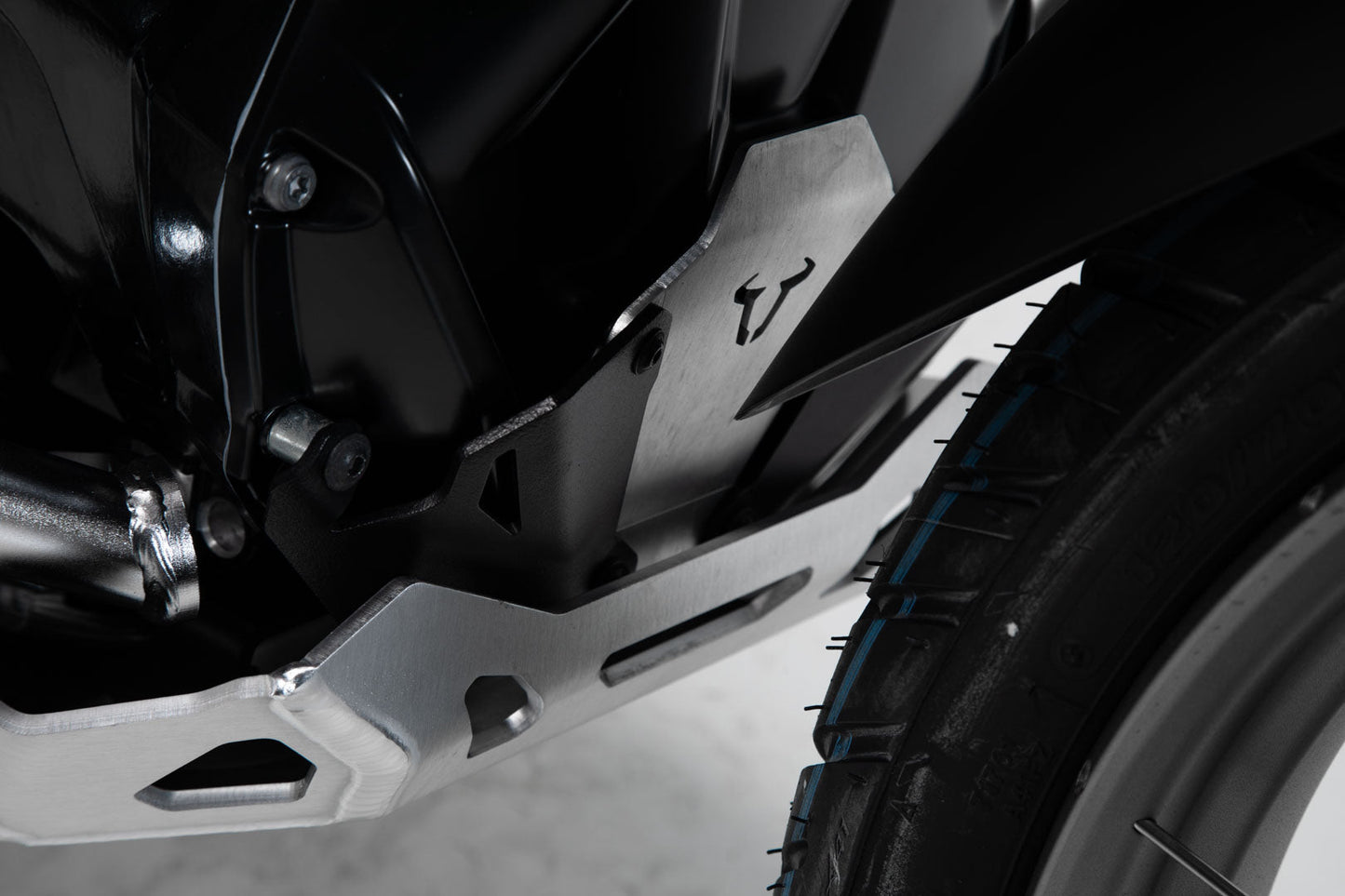 SW-MOTECH Extensión delantera de protector de motor Negro/plateado. BMW R1200 (12-18) R1250 (18-).