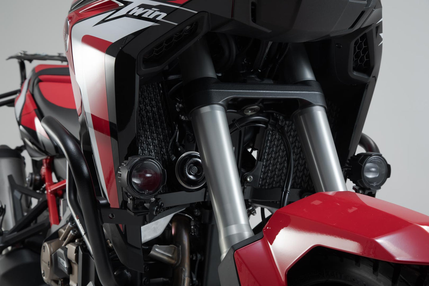 SW-MOTECH Soporte para faros Negro. Honda CRF1000L/CRF1100L con prot. lateral.