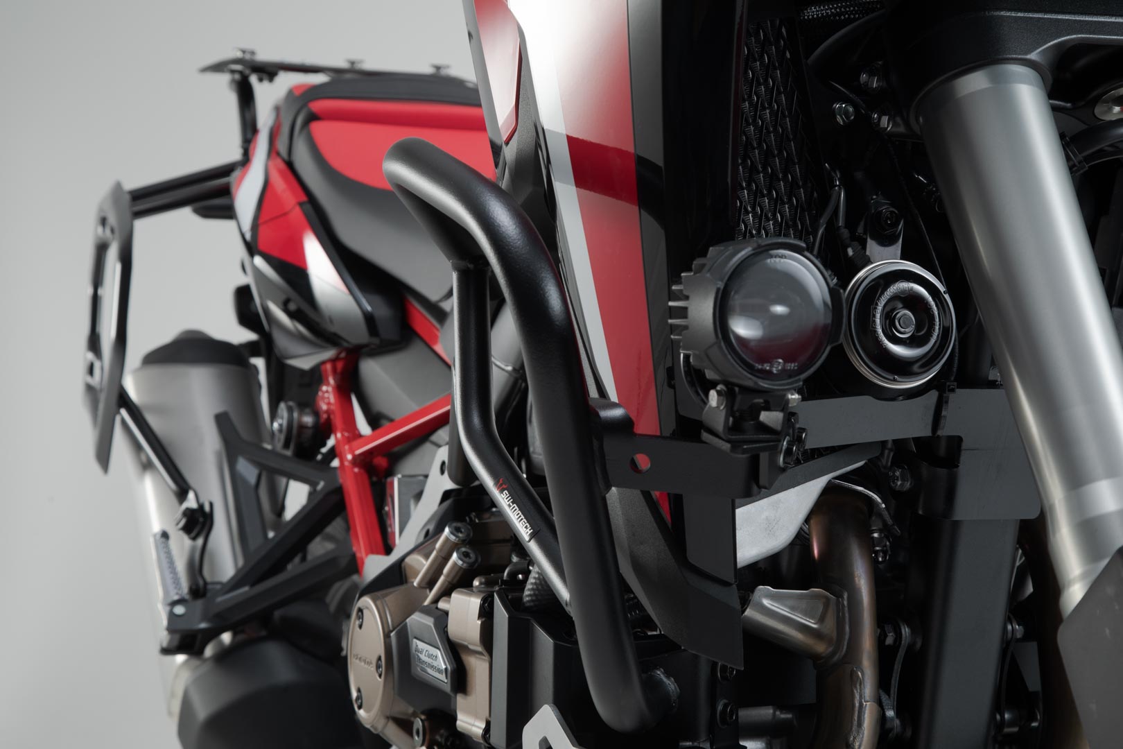 SW-MOTECH Soporte para faros Negro. Honda CRF1000L/CRF1100L con prot. lateral.