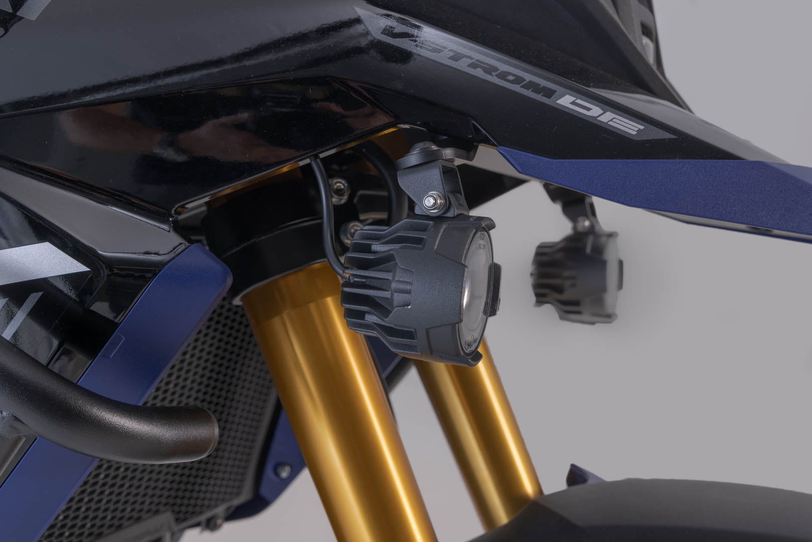 SW-MOTECH Soporte para faros Negro. Suzuki V-Strom 800 / 800DE (22-).