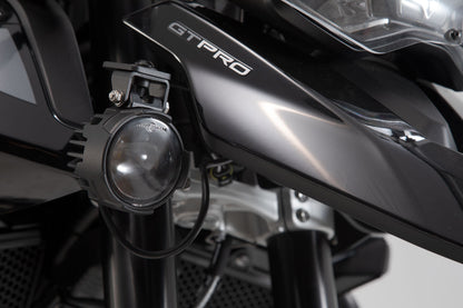 SW-MOTECH Soporte para luces Negro. Triumph Tiger 900/GT/Rally/Pro (19-23).