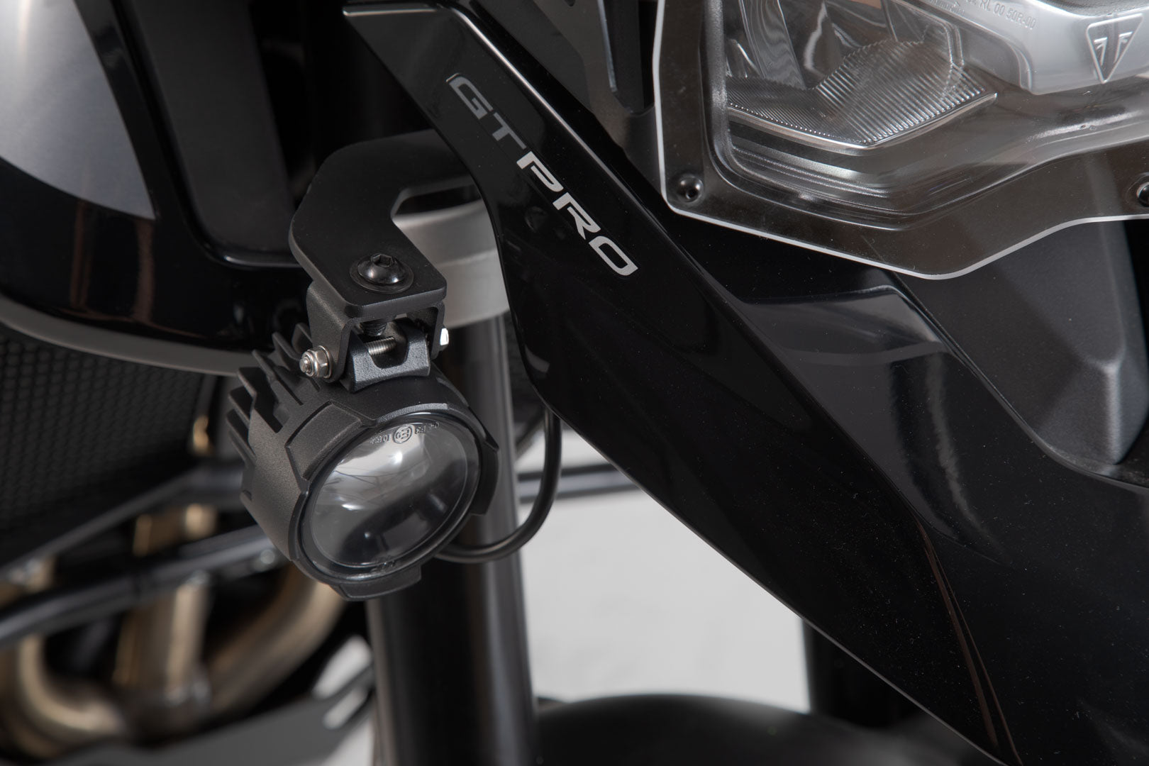 SW-MOTECH Soporte para luces Negro. Triumph Tiger 900/GT/Rally/Pro (19-23).