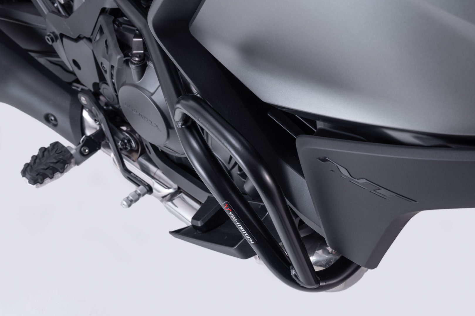 SW-MOTECH Protecciones laterales de motor Negro. Honda NT 1100 (21-).