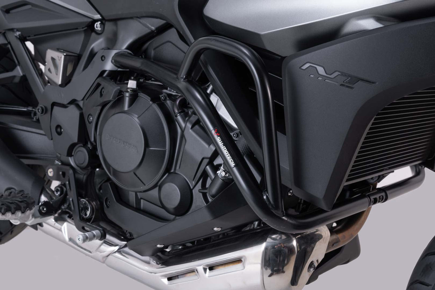 SW-MOTECH Protecciones laterales de motor Negro. Honda NT 1100 (21-).