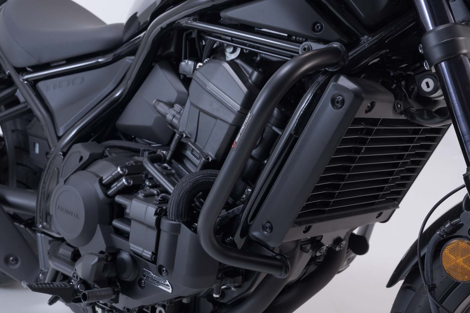 SW-MOTECH Protecciones laterales de motor Negro. Honda CMX1100 Rebel (20-).
