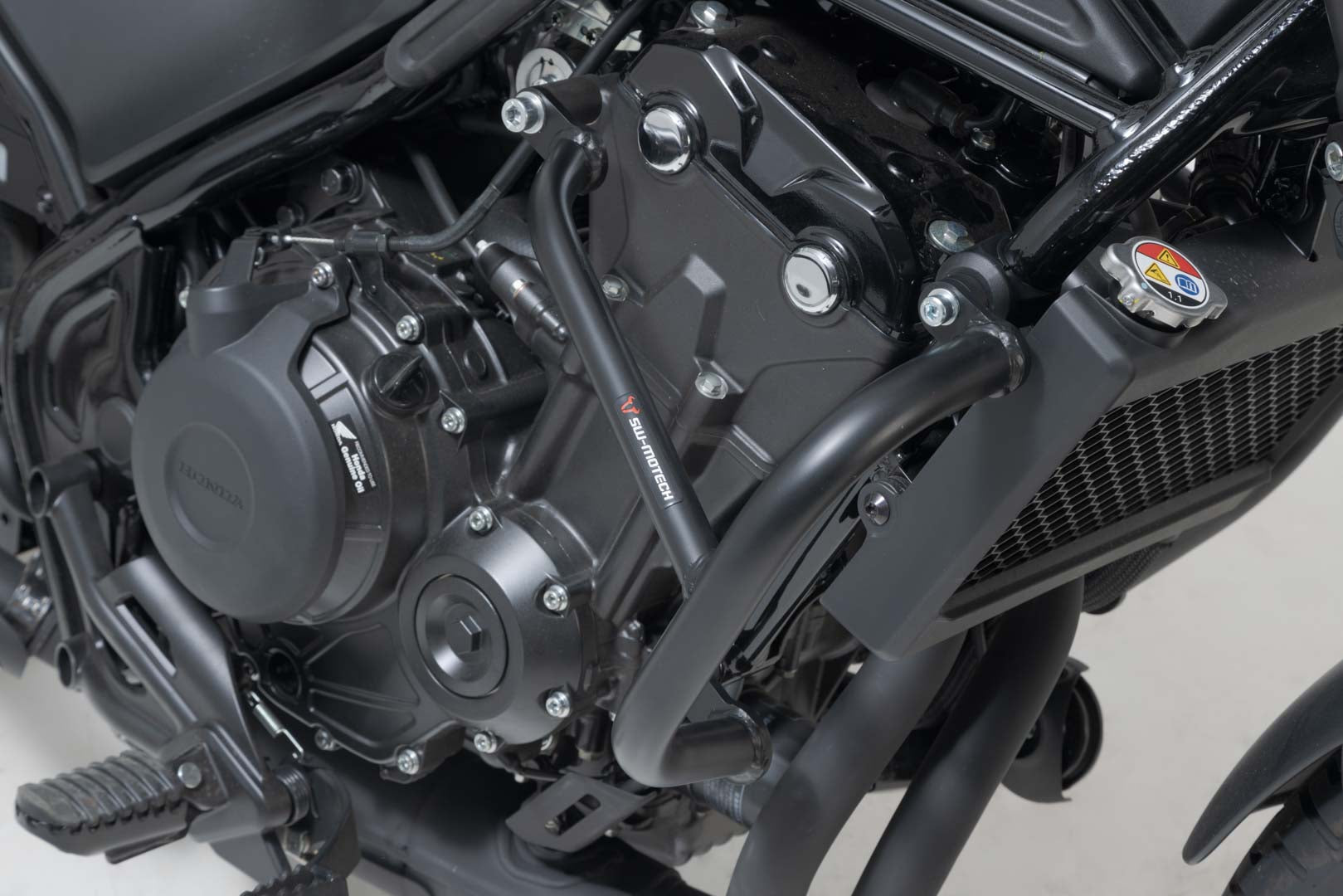 SW-MOTECH Potecciones laterales de motor Negro. Honda CMX 500 Rebel (16-) CL500 (22-).
