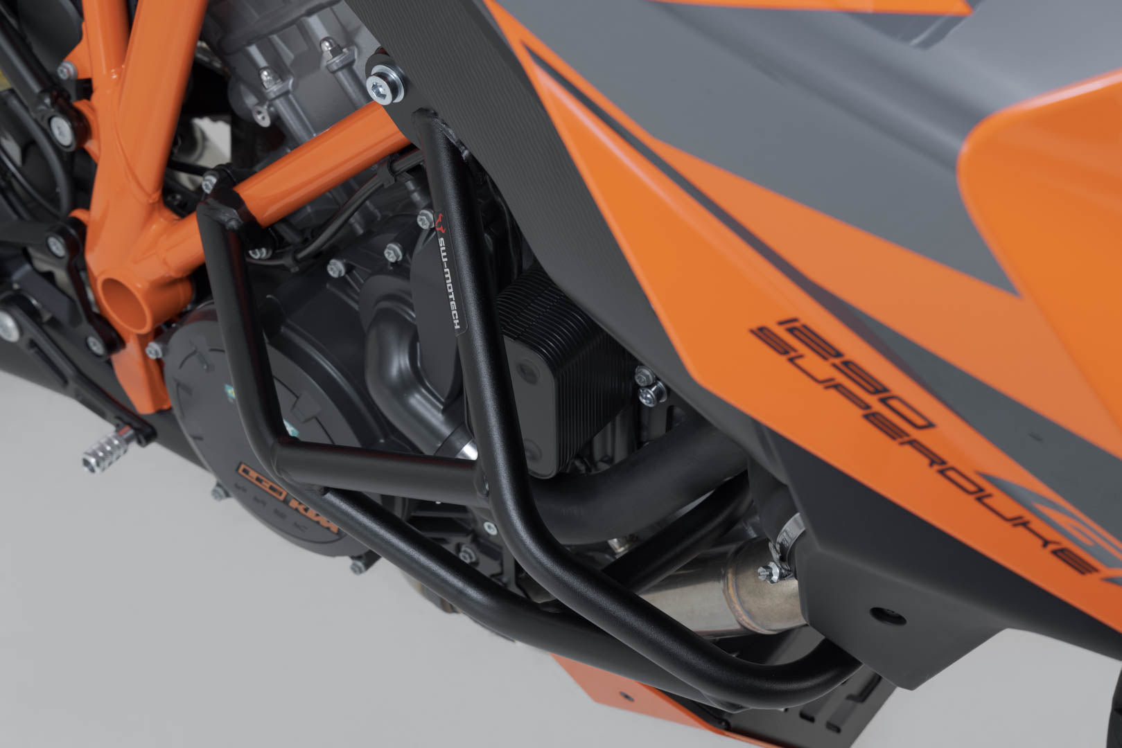 SW-MOTECH Protecciones laterales de motor Negro. KTM 1290 Super Duke R / GT.