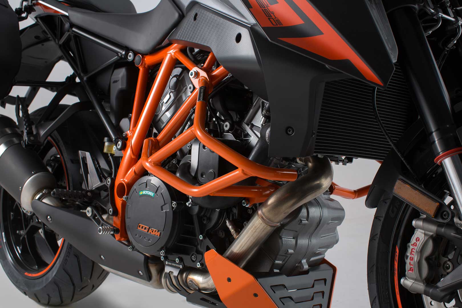 SW-MOTECH Protecciones laterales de motor Naranja. KTM 1290 Super Duke R / GT.