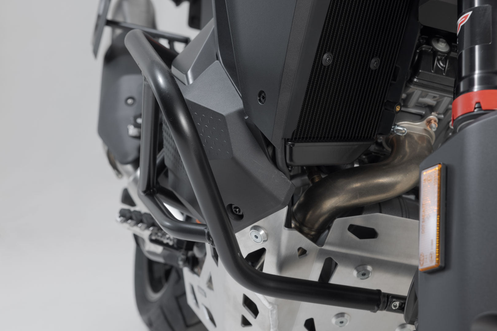 SW-MOTECH Protecciones laterales de motor Negro. KTM 1290 / 1390 Super Adventure (21-).