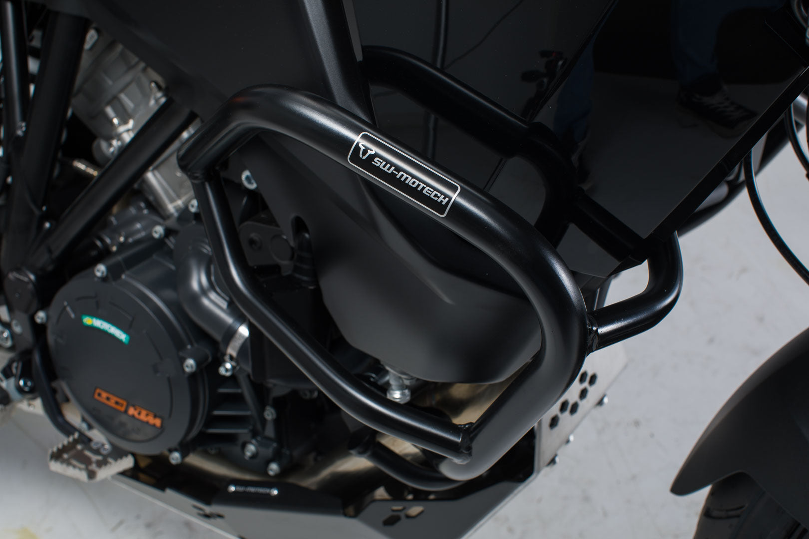 SW-MOTECH Protecciones laterales de motor Negro. KTM 1050/1090 Adv 1290 SAdv S.