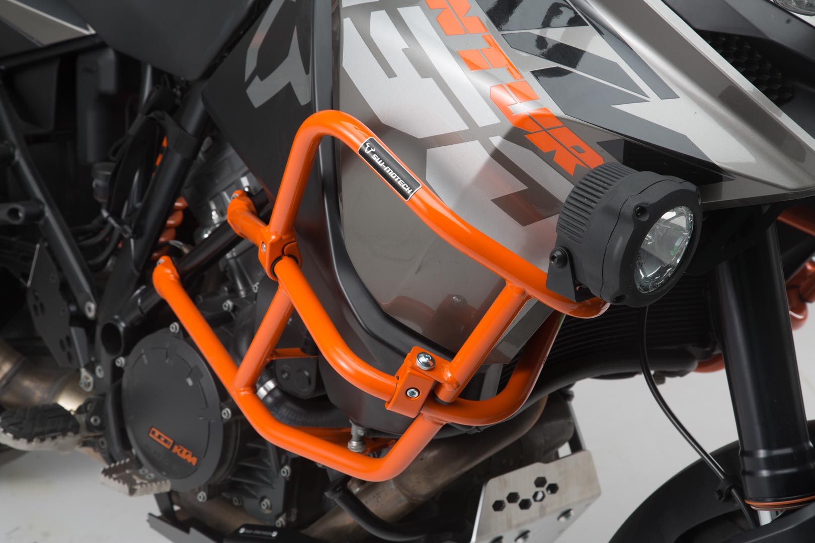 SW-MOTECH Protecciones sup. de motor para KTM original Naranja. 1290 SAdv R / S (16-) 1090 Adv (16-).
