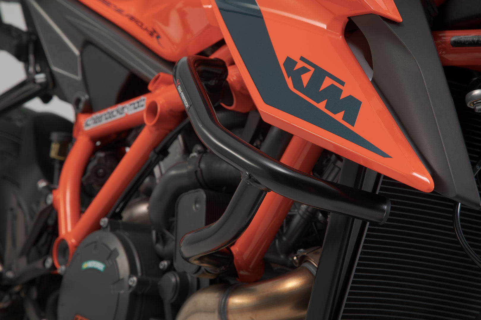 SW-MOTECH Protecciones laterales de motor Negro. KTM 1290 Super Duke R / EVO (19-).