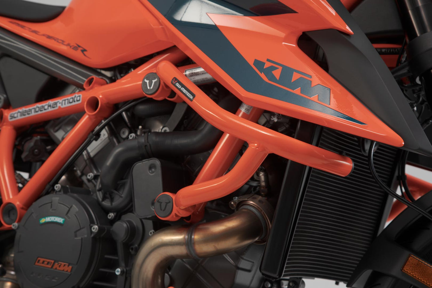 SW-MOTECH Protecciones laterales de motor Naranja. KTM 1290 Super Duke R / EVO (19-).